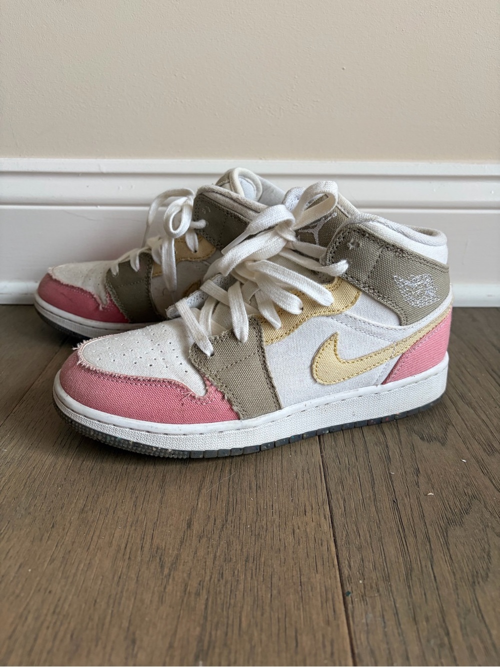 Nike Air Jordan 1 SE Mid Pastel Vivid Green